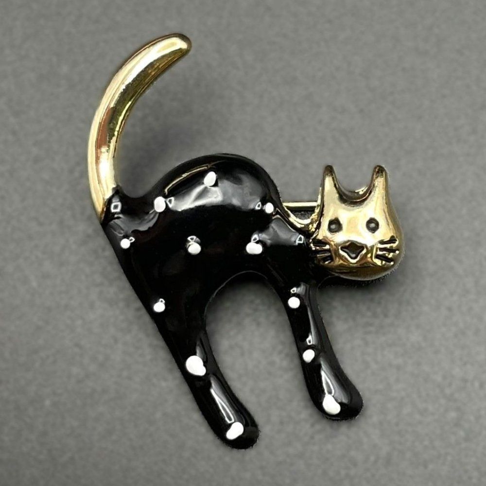 Yellow Gold with Black and White Polka Dot Enamel Scaredy Cat Pin Back Brooch